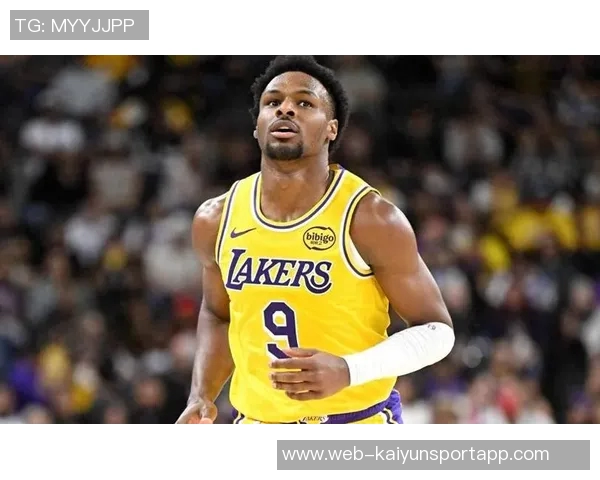 夸梅:布朗尼若想首发需提升接球投篮能力不能只依赖老爸的三分训练 夸梅:布朗尼若想首发需提升接球投篮能力不能只依赖老爸的三分训练